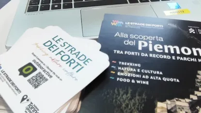 Un computer portatile. Presentazione delle Strade dei Forti alla Fiera del Turismo di Rimini